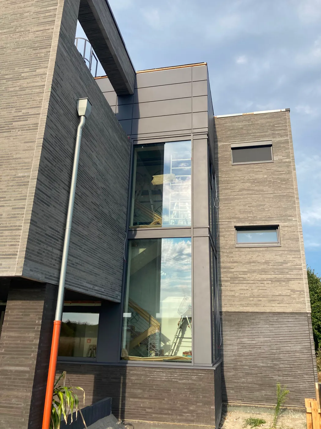Blechfassade und Fensterband